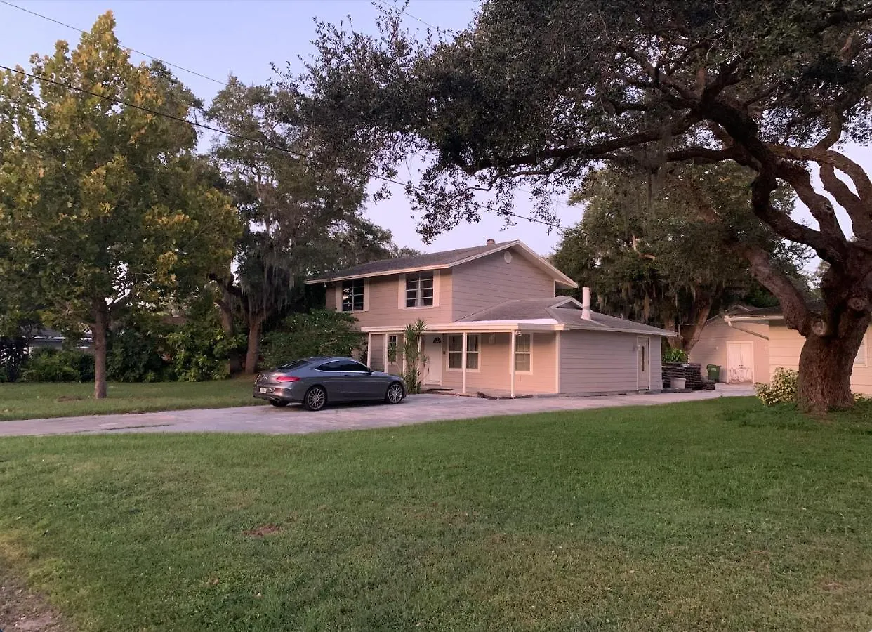 House Near Downtown, Golfing And Siesta Key Beaches