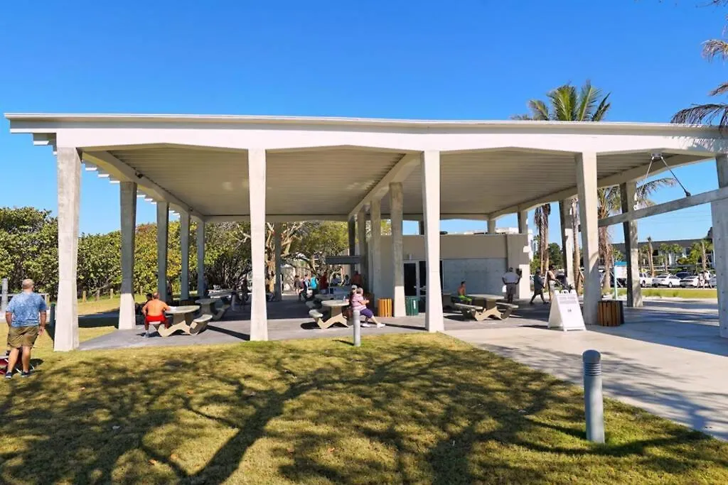 Siesta Key Village-suite #2: A Block To The Beach! *