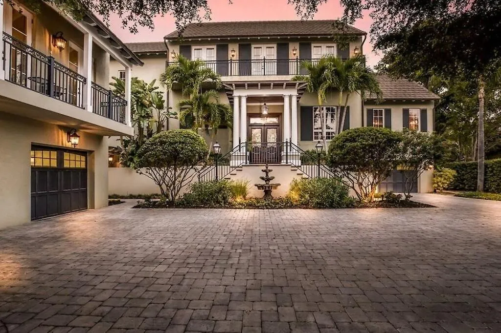 Luxury Estate *