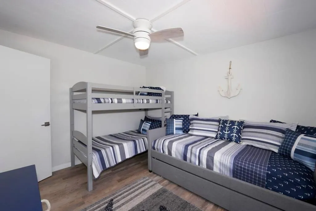 Dom wakacyjny Pool - Close To Beaches, Food, Downtown! *