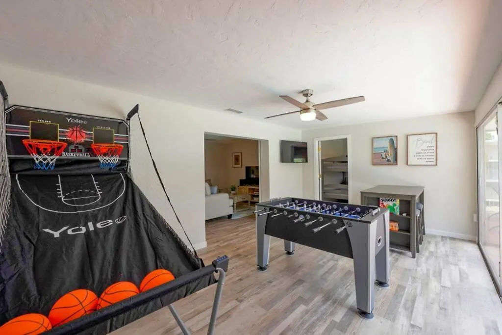 Dom wakacyjny Pool - Close To Beaches, Food, Downtown!
