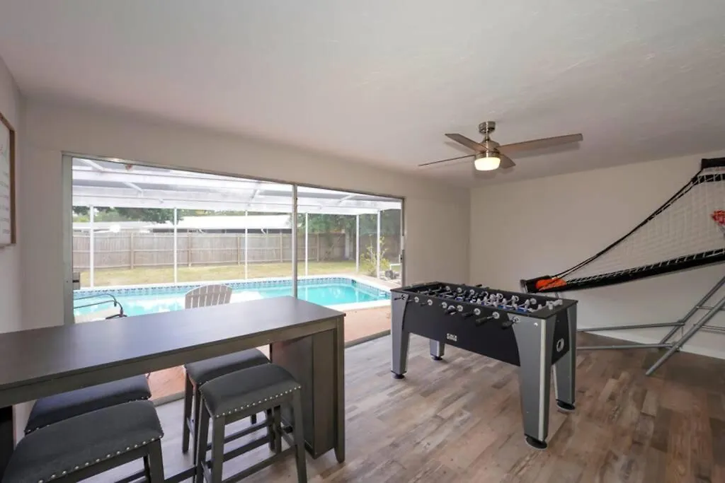 Dom wakacyjny Pool - Close To Beaches, Food, Downtown!