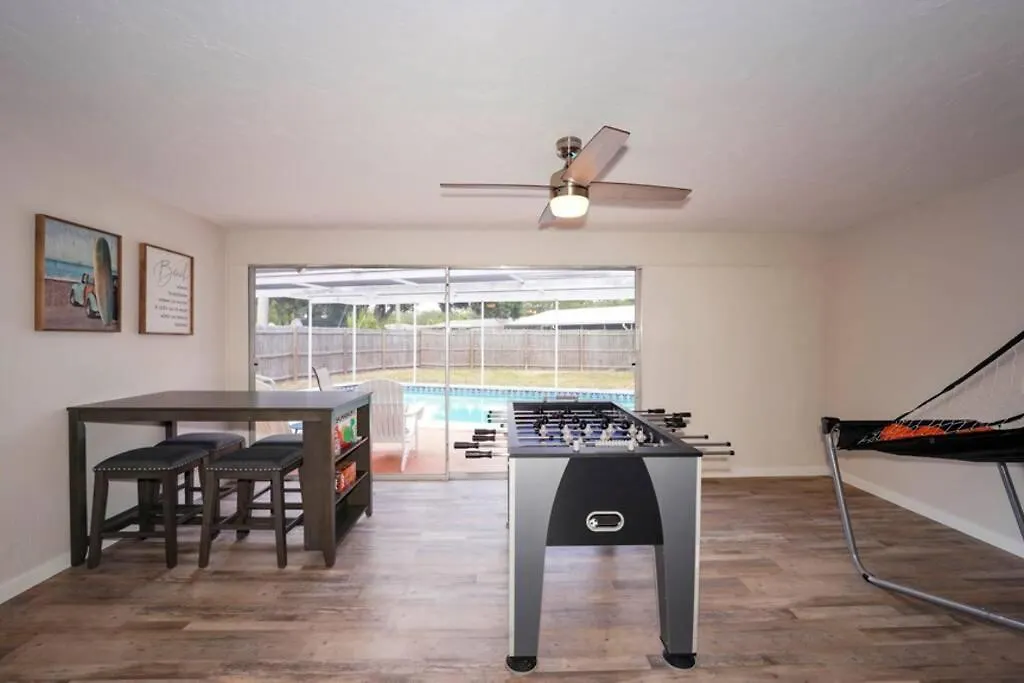 Dom wakacyjny Pool - Close To Beaches, Food, Downtown!