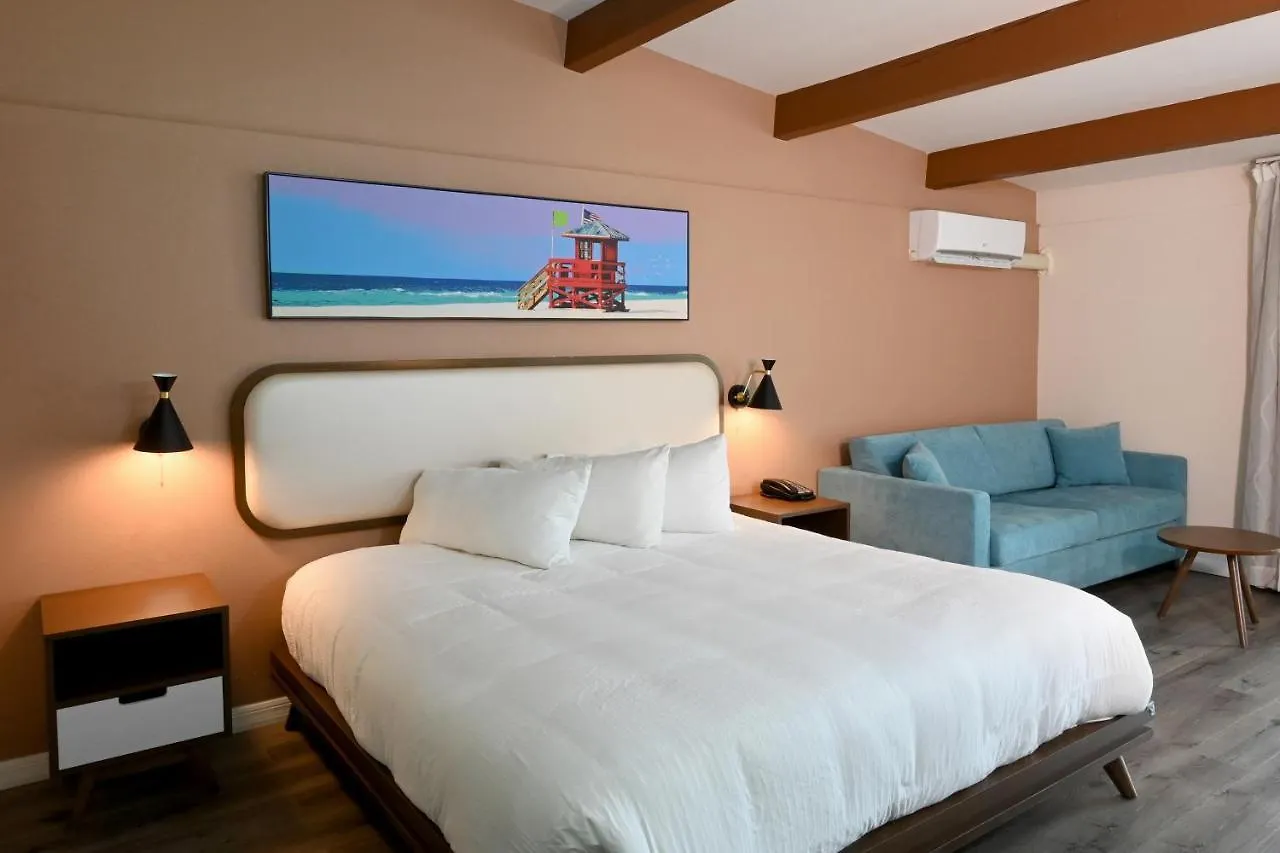Golden Host Motel