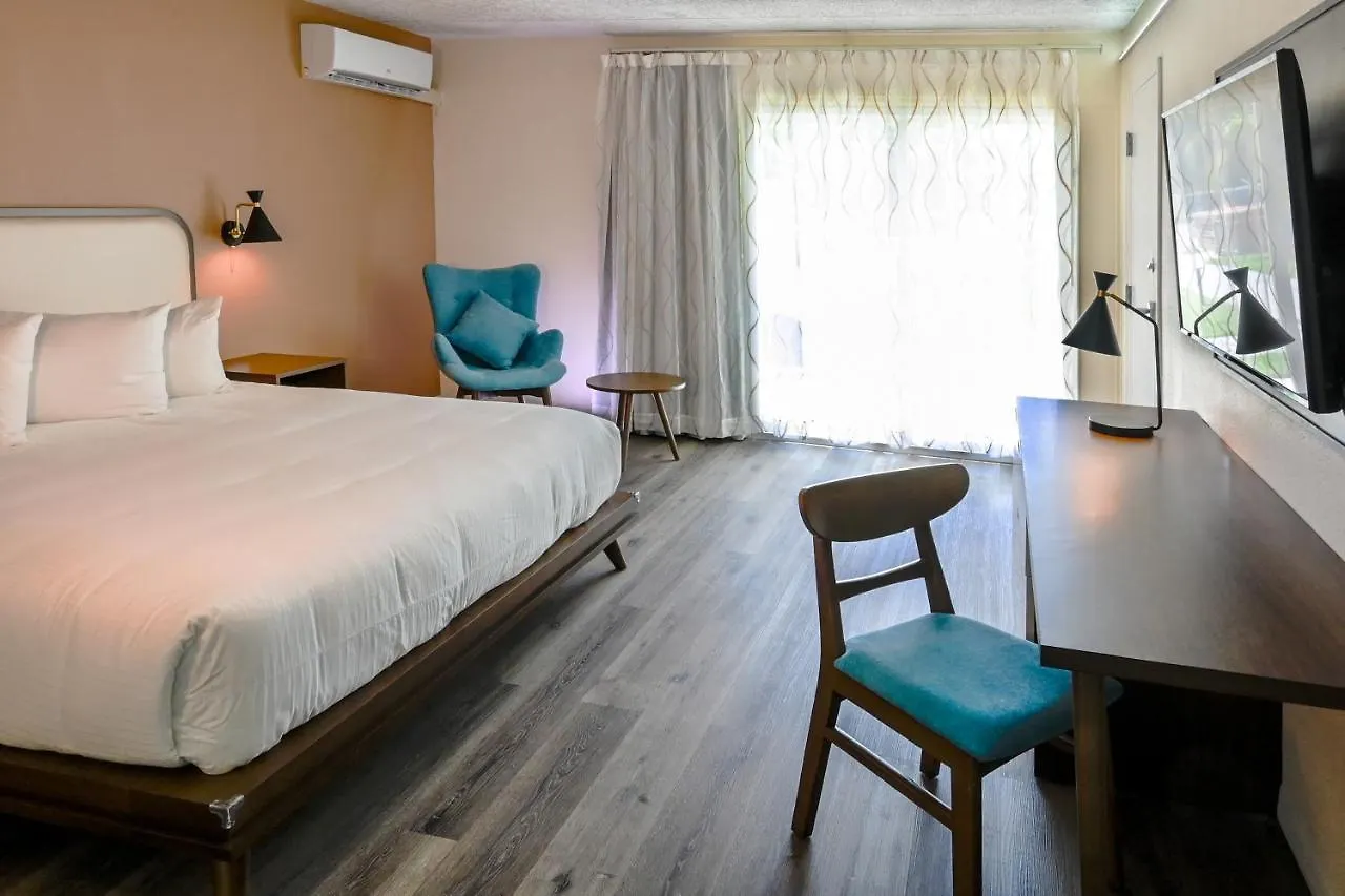 Motel Golden Host 3*