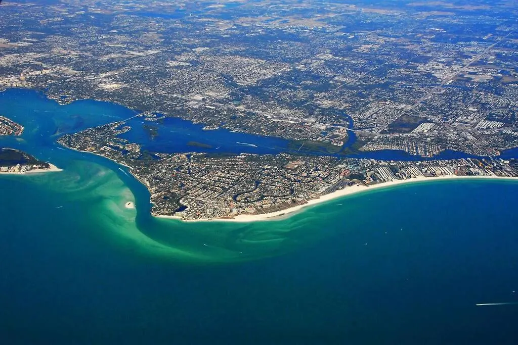 Siesta Key Village-suite #4: A Block To The Beach!