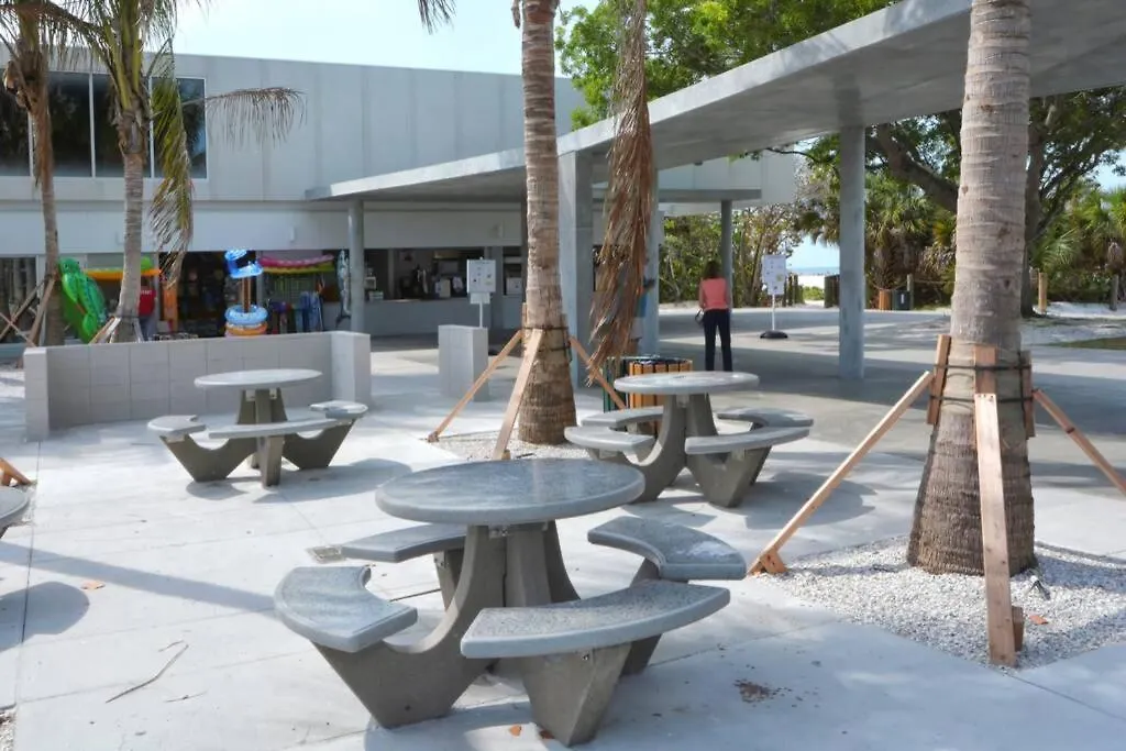 Siesta Key Village-suite #4: A Block To The Beach! Apartment Sarasota