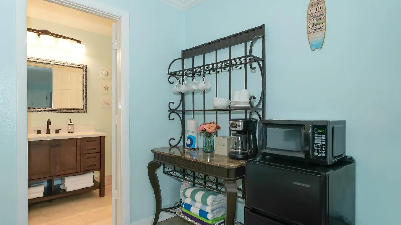 Heated Pool, Huge Tv, Waterfront Tiki Bar & Grill, Close To Beaches