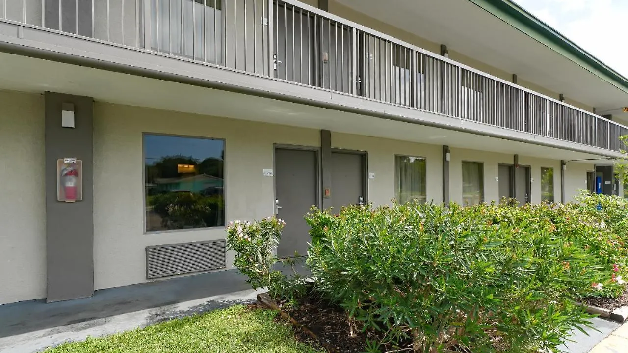 Aparthotel Heated Pool, Huge Tv, Waterfront Tiki Bar & Grill, Close To Beaches