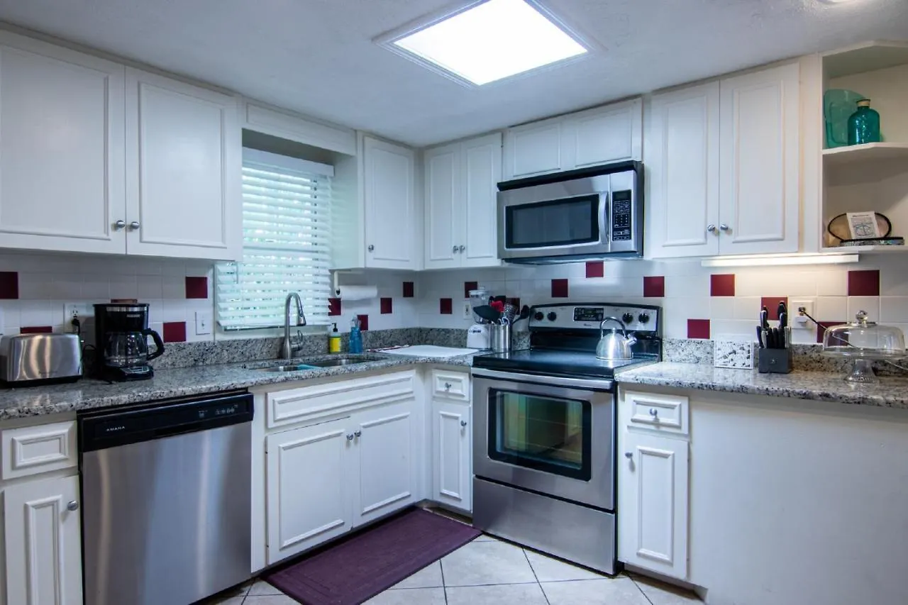 Casa vacanze Cozy Tropical Bungalow With Heated Pool