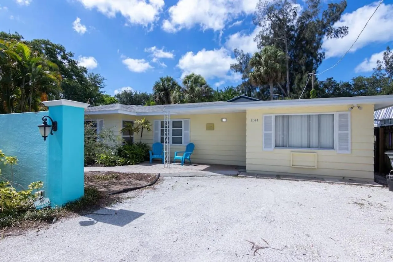 Cozy Tropical Bungalow With Heated Pool Casa vacanze Sarasota