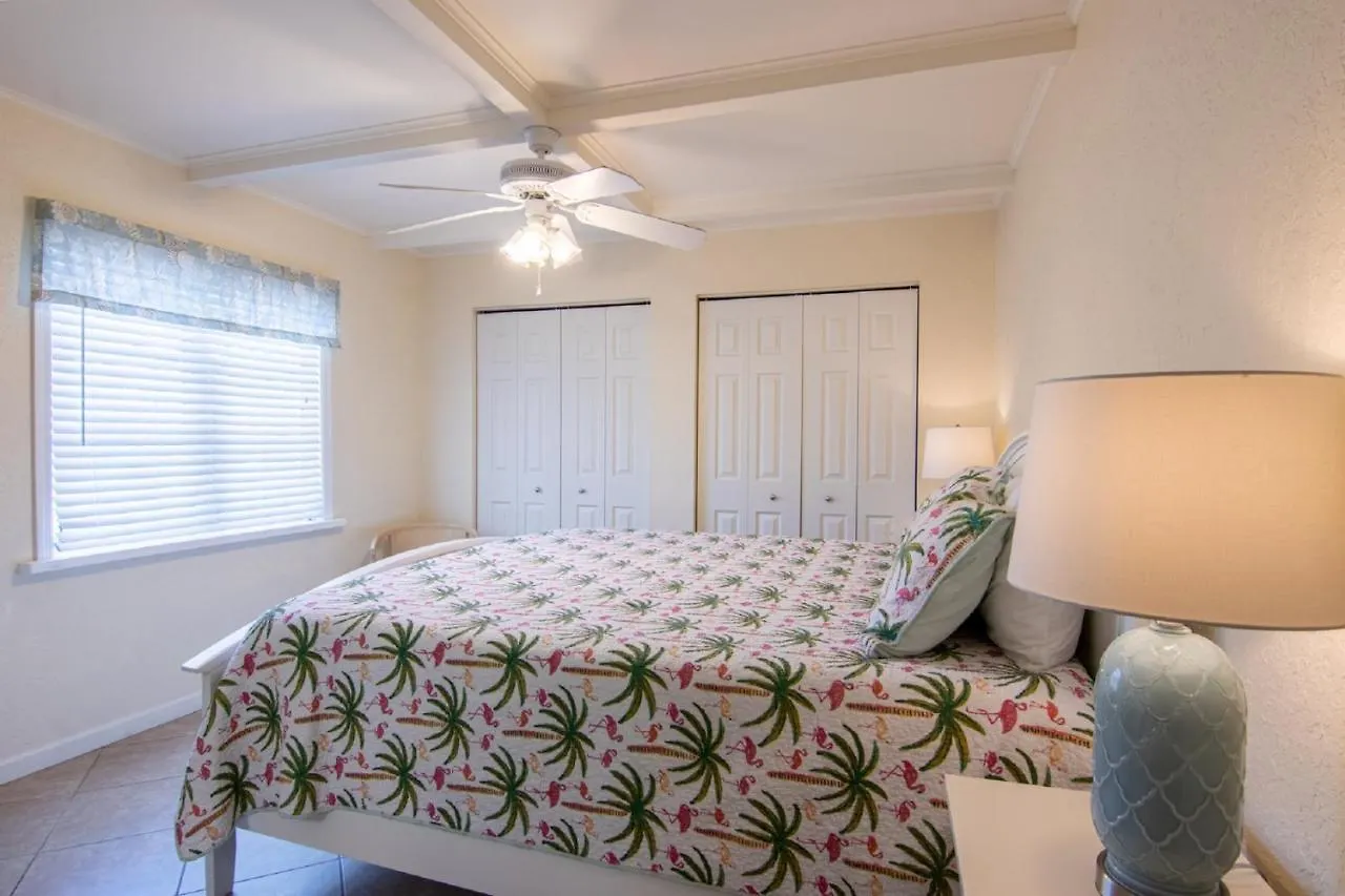 Cozy Tropical Bungalow With Heated Pool Casa vacanze Sarasota
