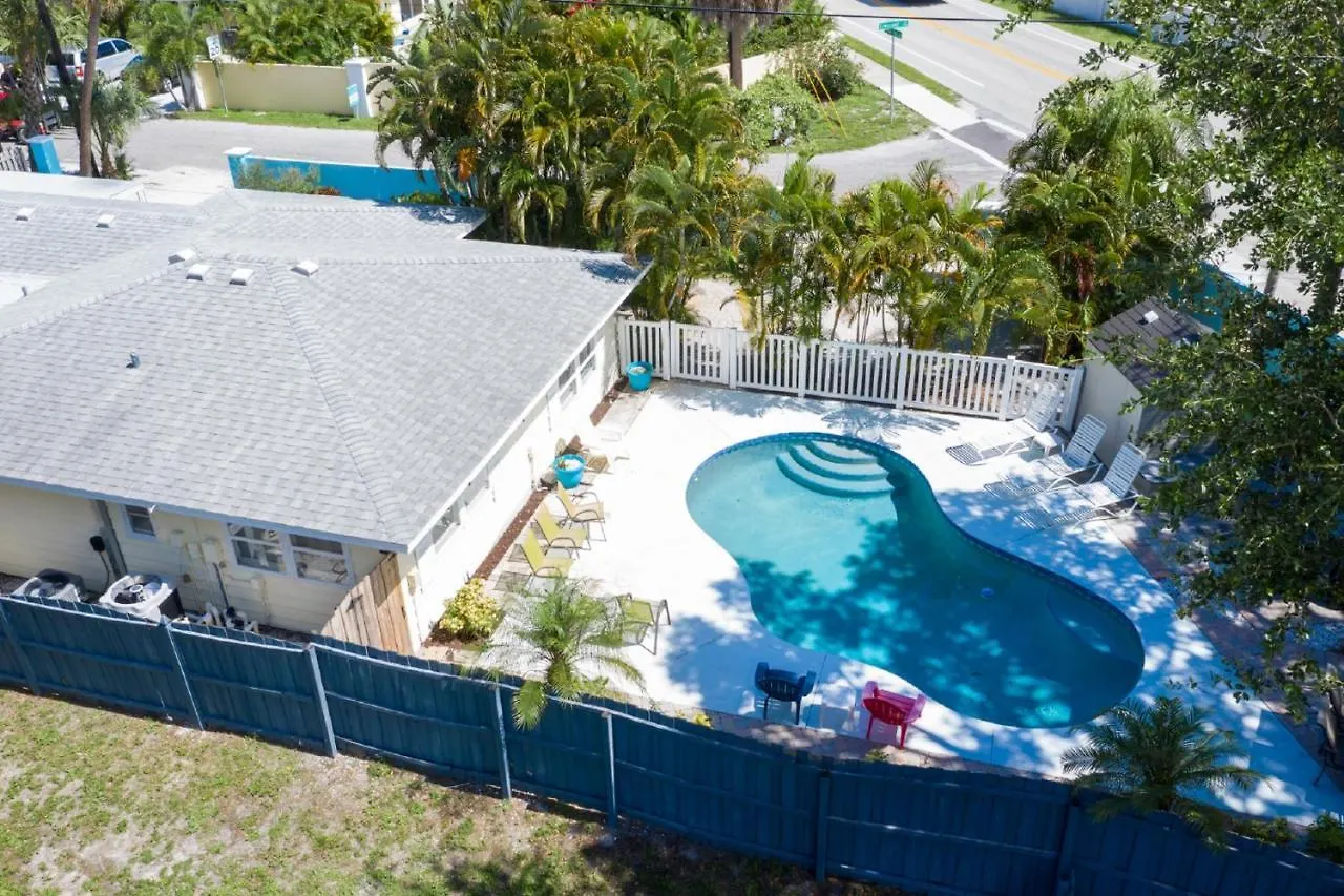Cozy Tropical Bungalow With Heated Pool Casa vacanze