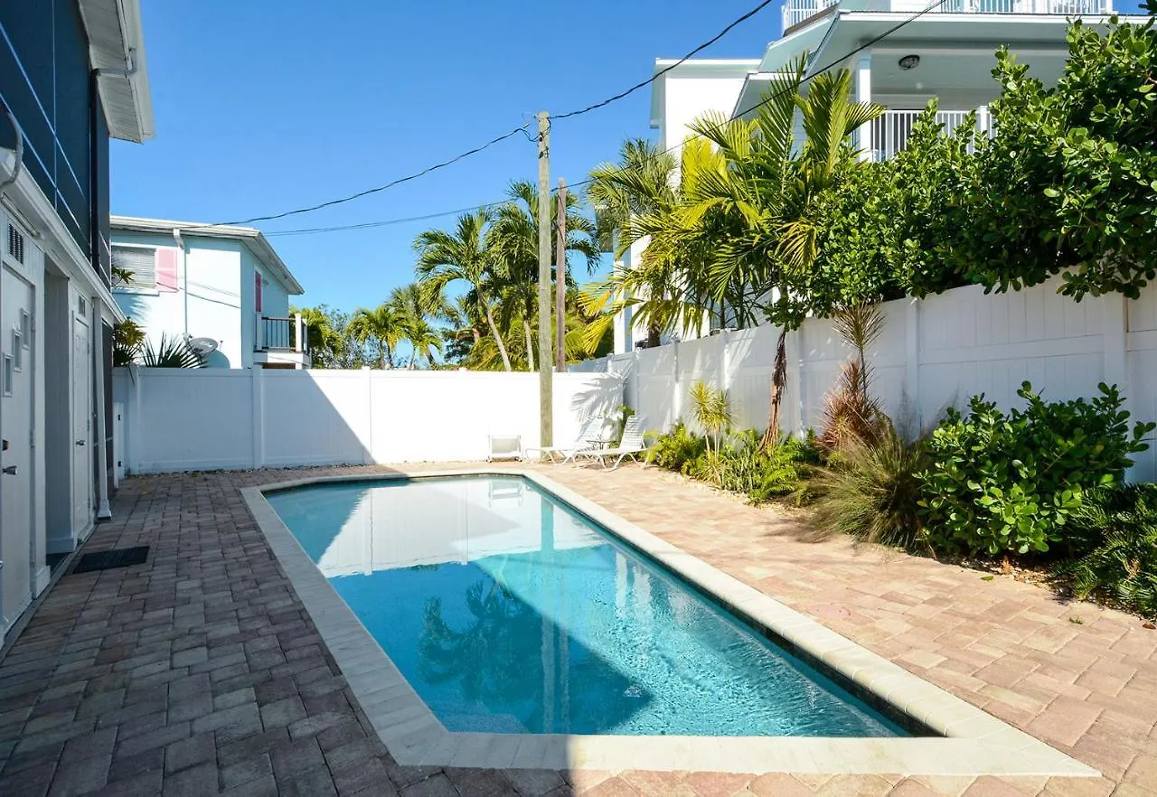Canal 311 - Right In Siesta Key Village! アパート サラソータ