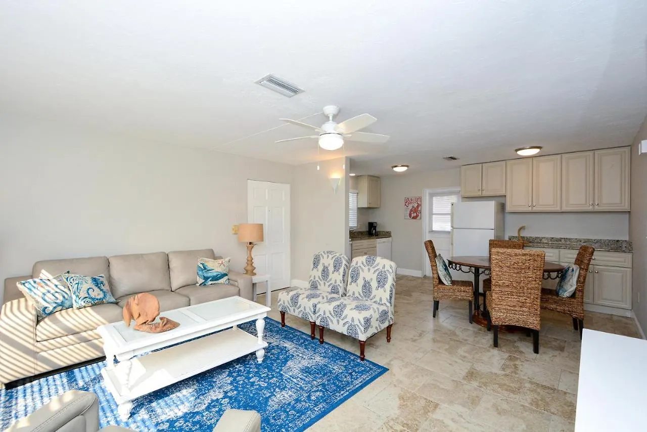 Canal 311 - Right In Siesta Key Village! アパート