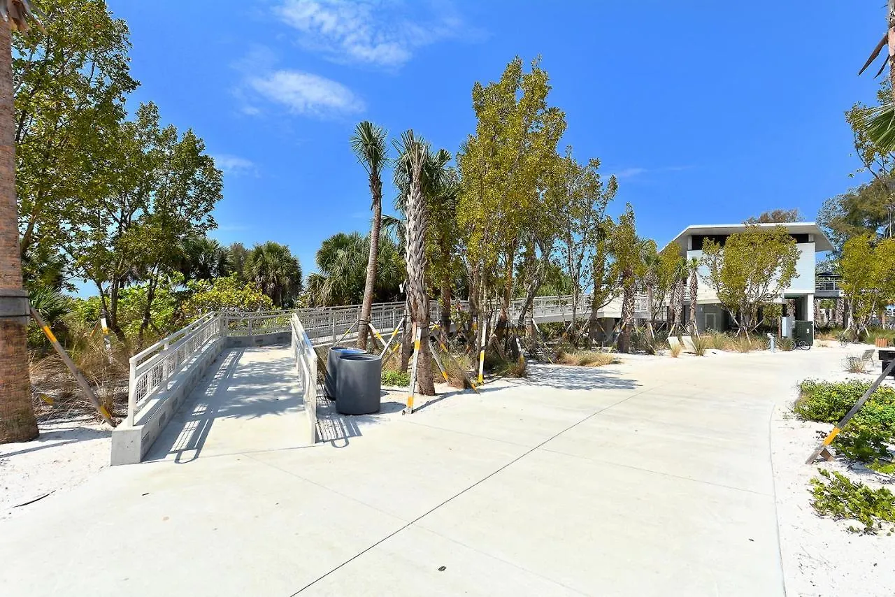 Canal 311 - Right In Siesta Key Village! アパート *