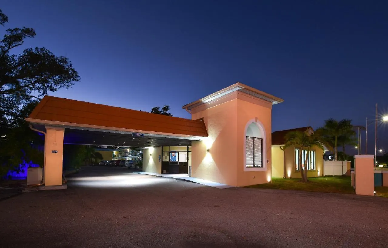 Golden Host 3* Sarasota