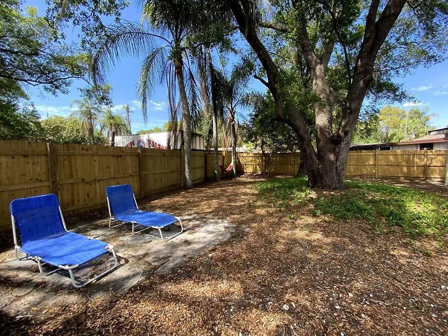 Holiday home Modern, Spacious, Comfy, Queen Beds, Backyard *