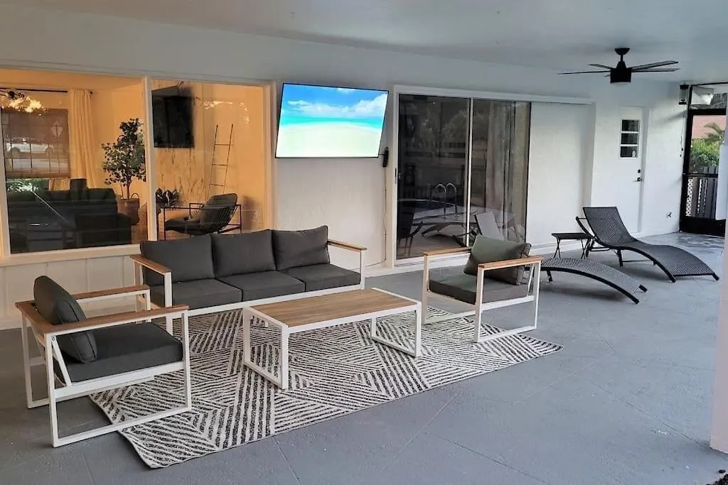 Remodeled 4br Pool / Golf View/near Beaches *