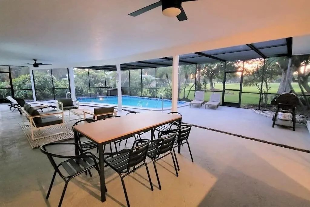 Holiday home Remodeled 4br Pool / Golf View/near Beaches