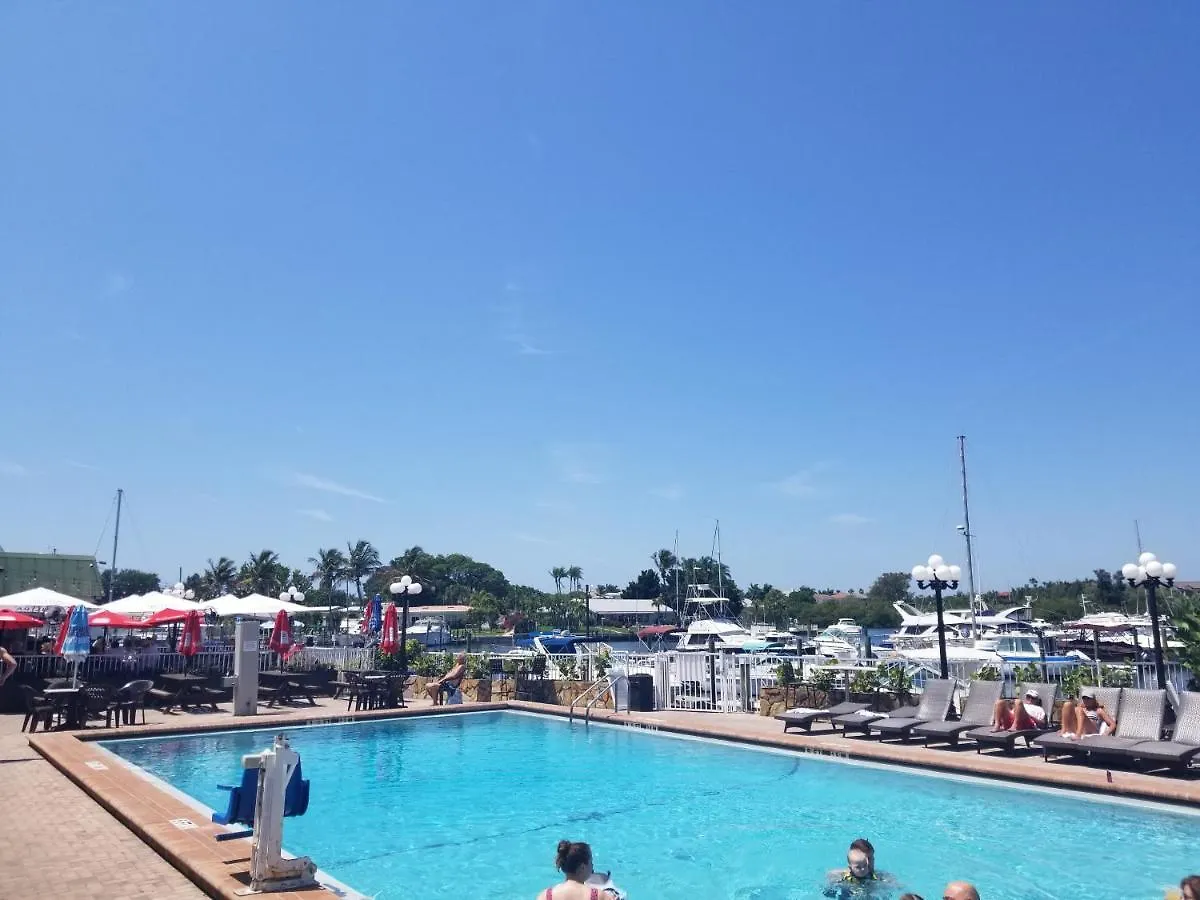 Апарт-отель New Listing Cay Close To Beaches, Airport, Stores
