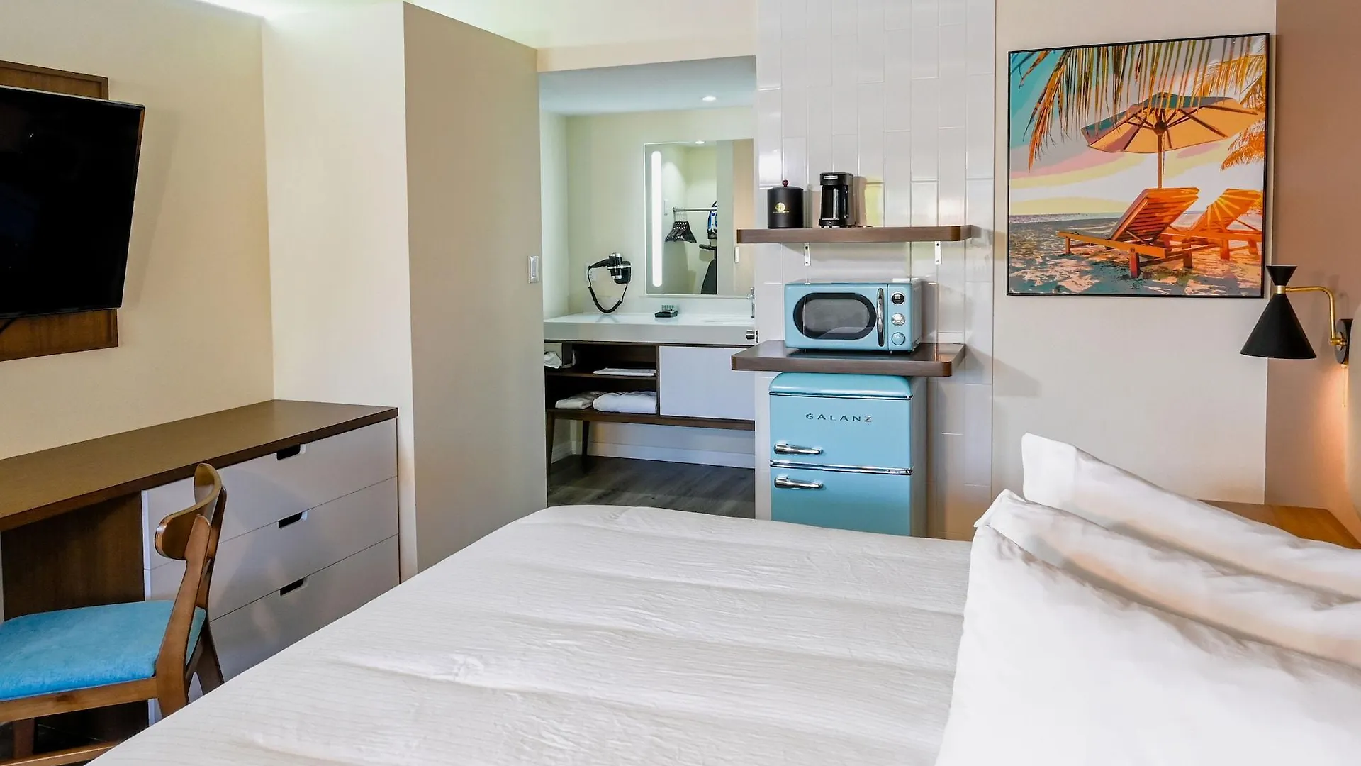 Golden Host Motel