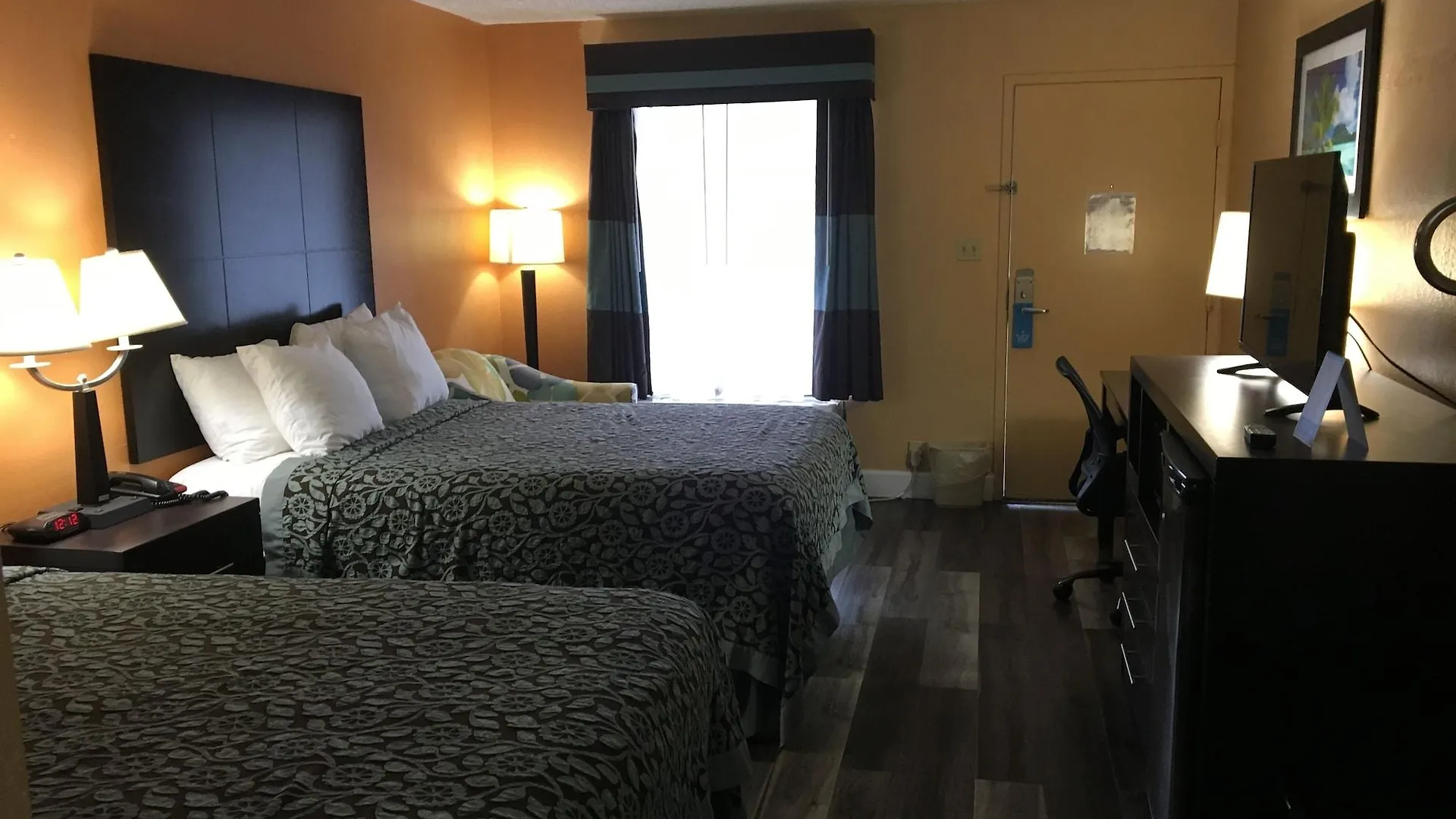 Days By Wyndham Bay Hotel Sarasota