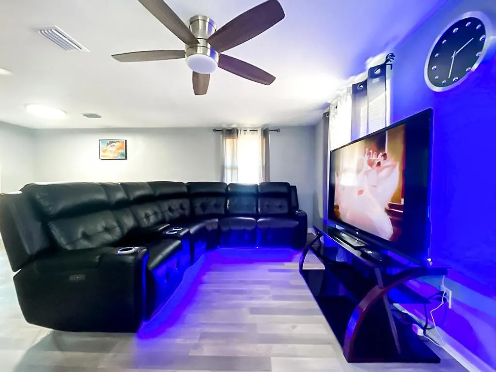 Modern, Spacious, Comfy, Queen Beds, Backyard Sarasota