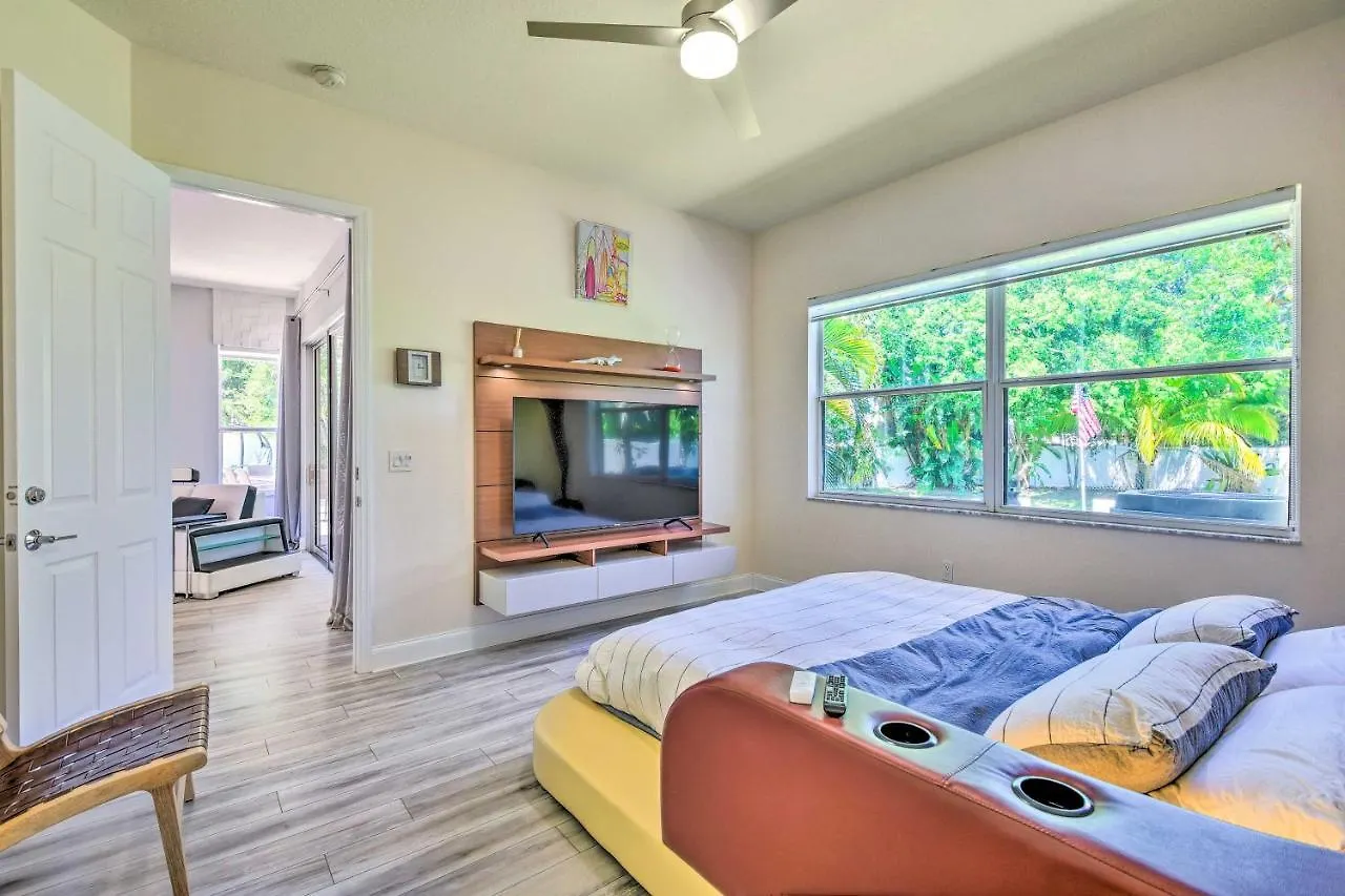 펜션 Sun-soaked Oasis With Pool And Hot Tub!