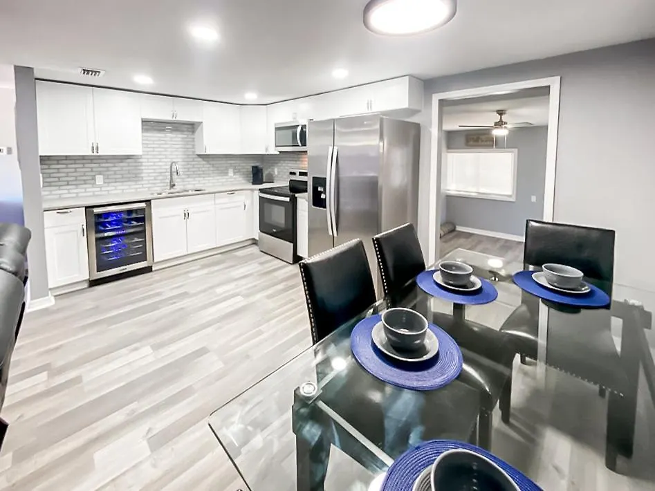 Holiday home Modern, Spacious, Comfy, Queen Beds, Backyard Sarasota