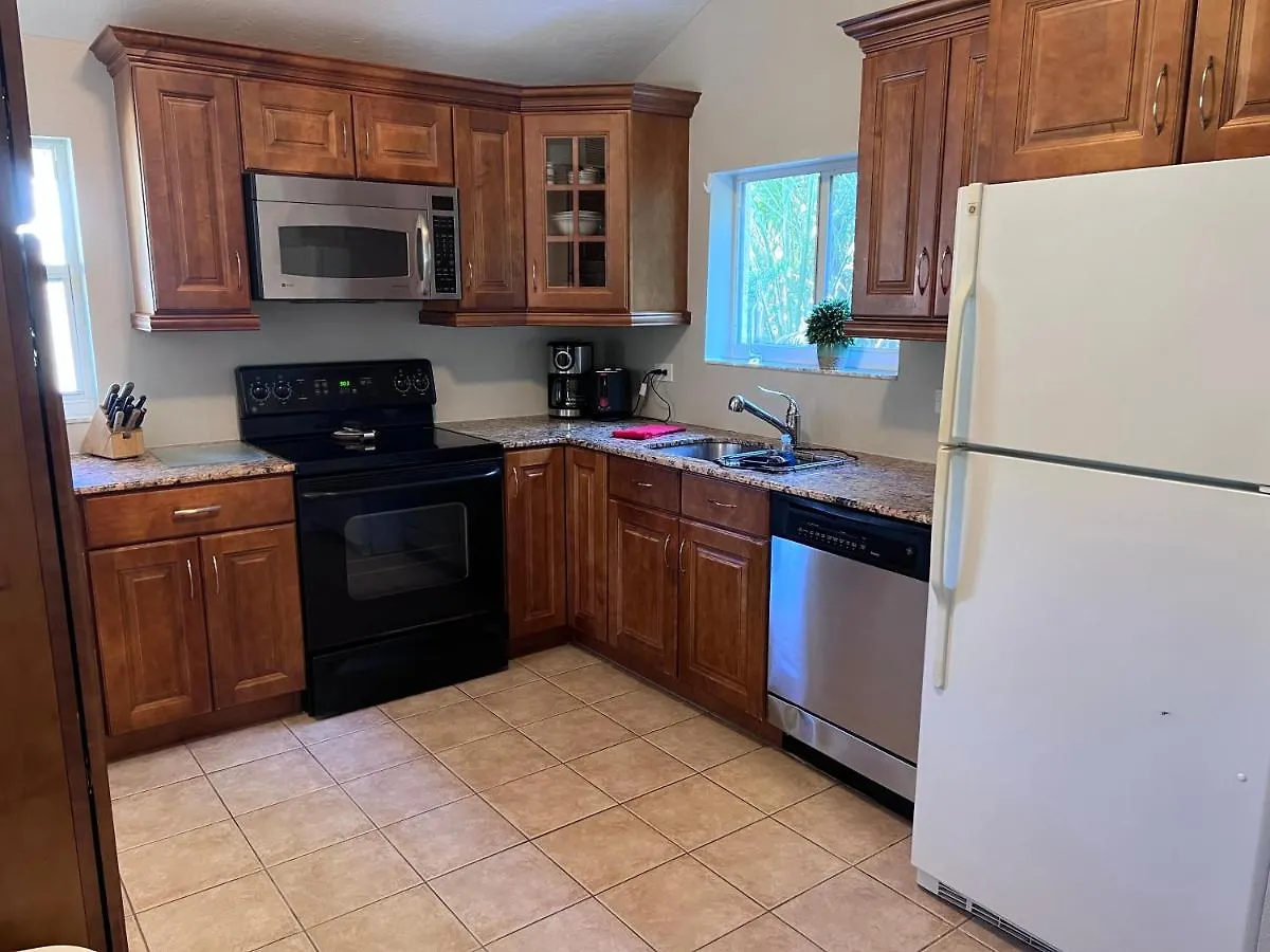 Villa Private With Outside Garden Walk To The Bay And Ringling Museum Minutes From Downtown Sarasota