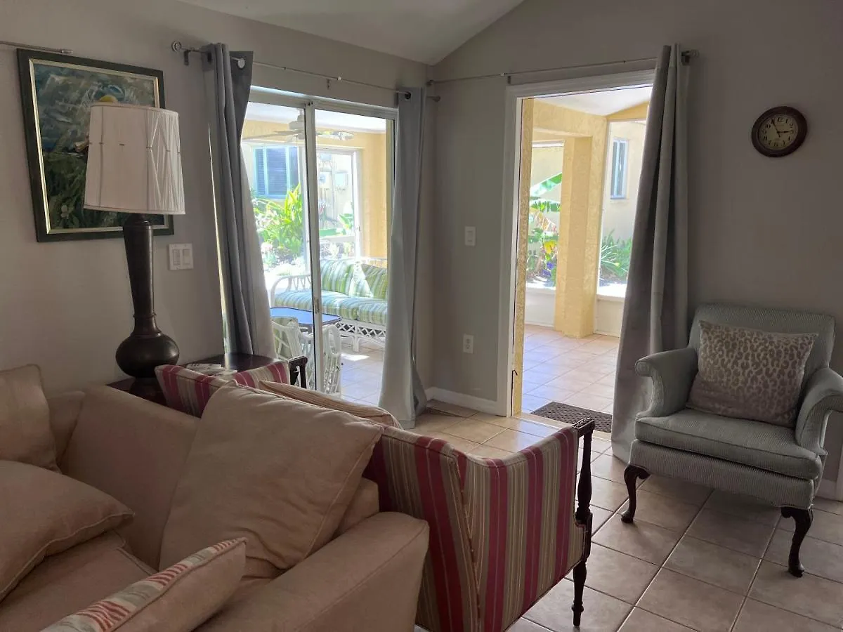 Private With Outside Garden Walk To The Bay And Ringling Museum Minutes From Downtown Sarasota