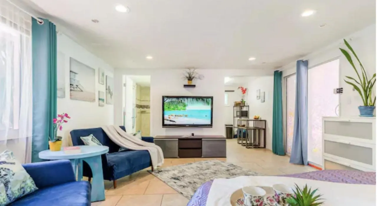Апартаменты Close To Beaches With Hot Tub And Large Garden