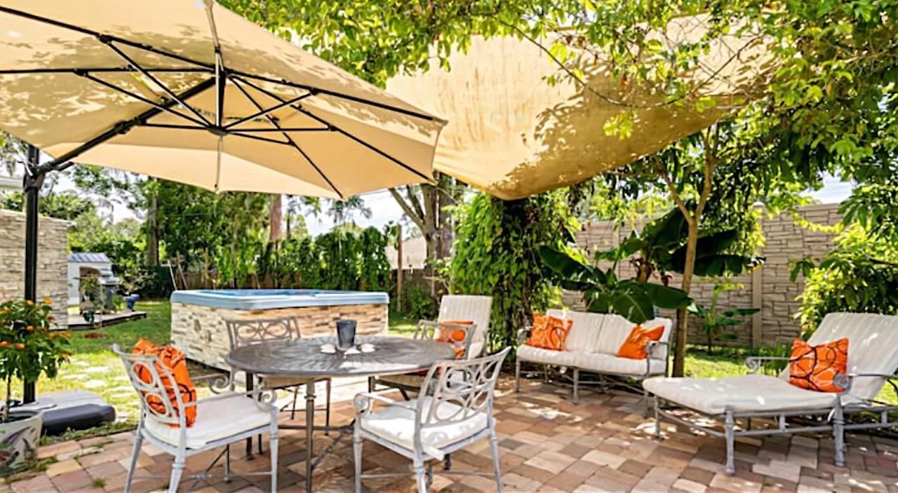 Апартаменты Close To Beaches With Hot Tub And Large Garden Сарасота