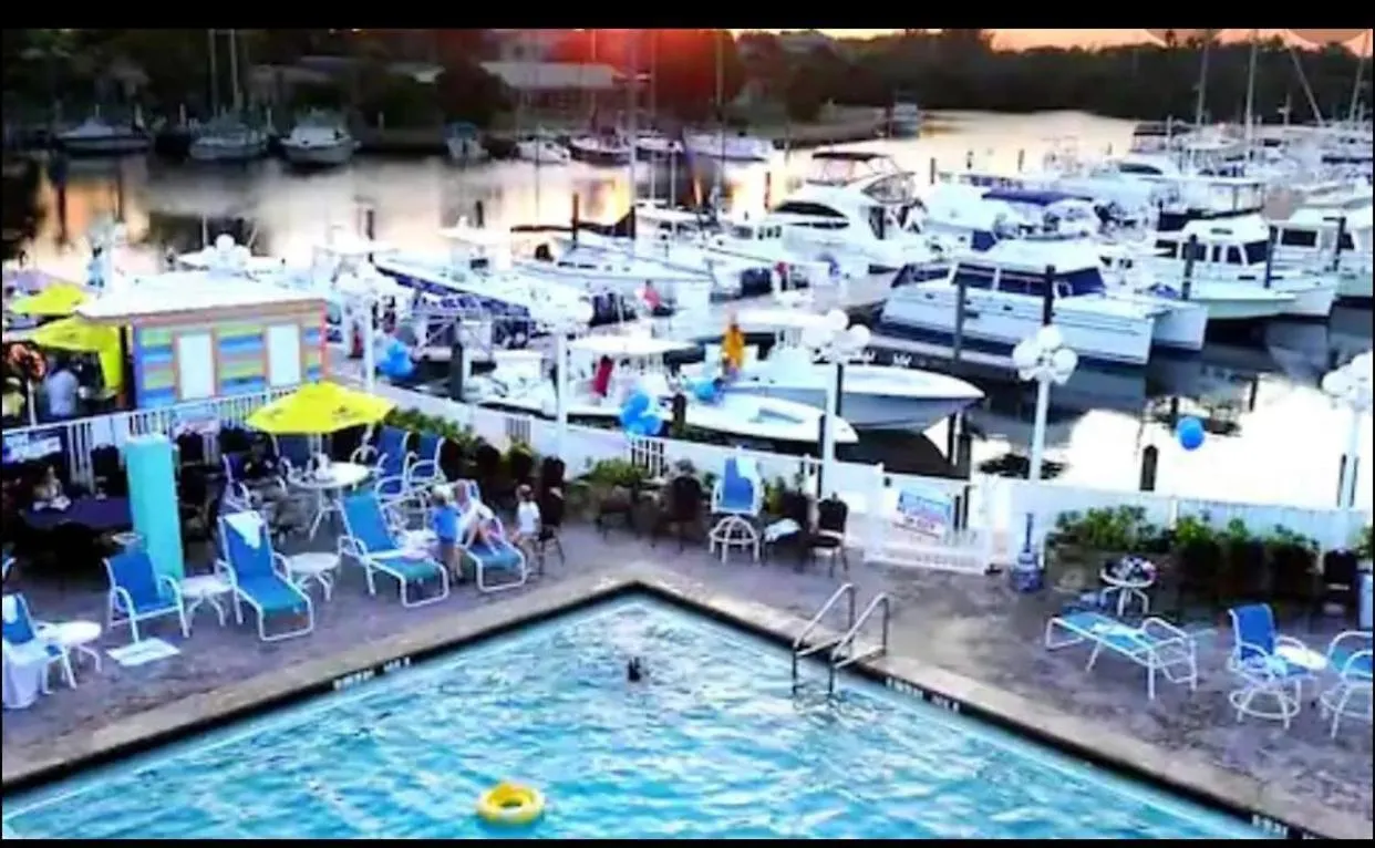 公寓式酒店 Remodeled, Huge Pool, Tiki Bar & Grill, Quiet 萨拉索塔