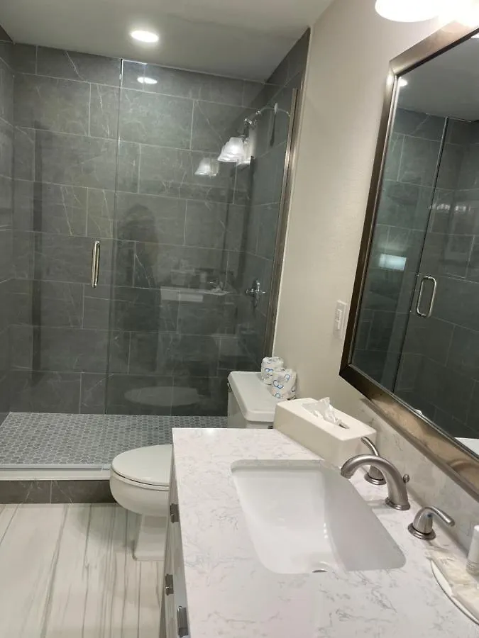 公寓式酒店 Remodeled, Huge Pool, Tiki Bar & Grill, Quiet 萨拉索塔