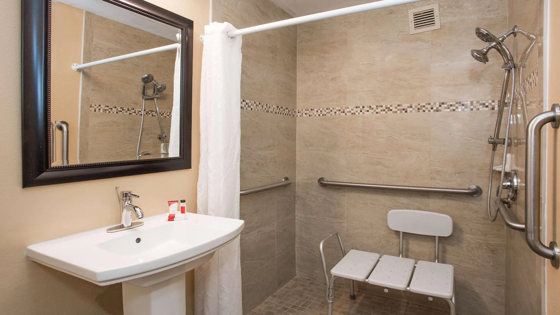 Days By Wyndham Bay Hotel 3*
