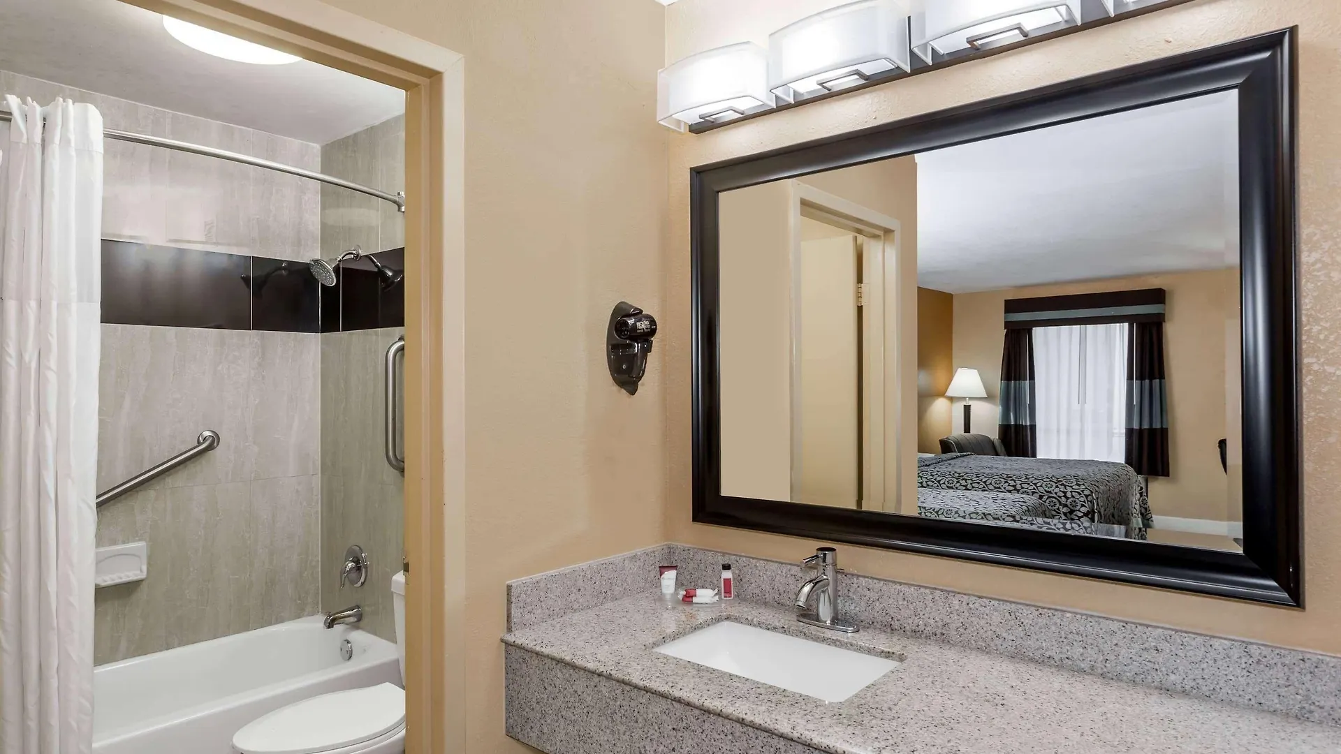 Hotel Days By Wyndham Bay 3*
