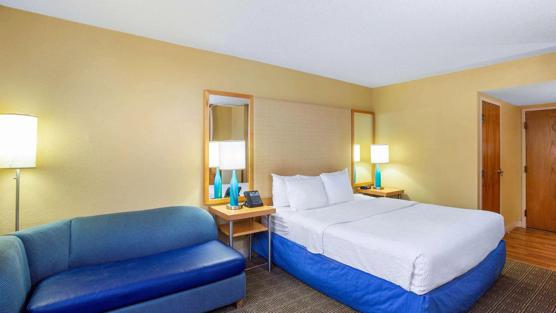 La Quinta By Wyndham Downtown Hotel
