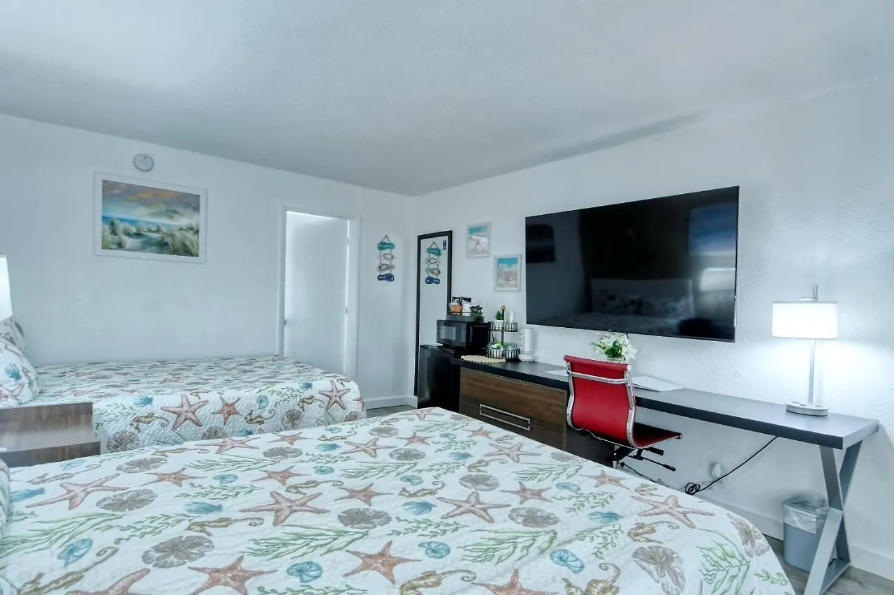 All-new, First Floor, Bunk Bed, Huge Pool, 70 Inch Tv, Tiki Bar! Sarasota
