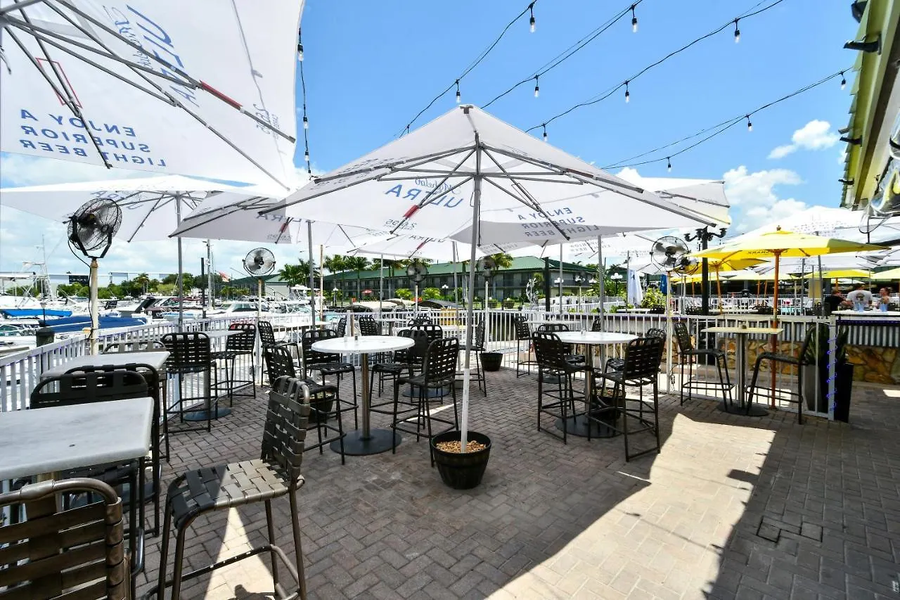 Remodeled, Huge Pool, Tiki Bar & Grill, Quiet 萨拉索塔
