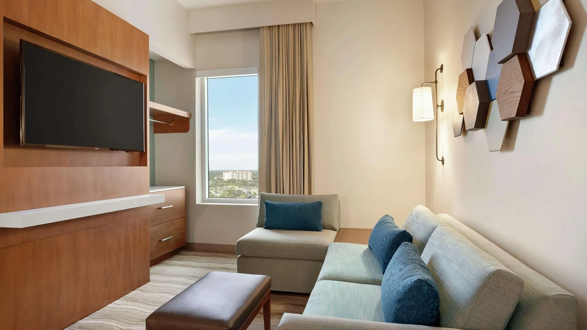 Hotel Embassy By Hilton 4*
