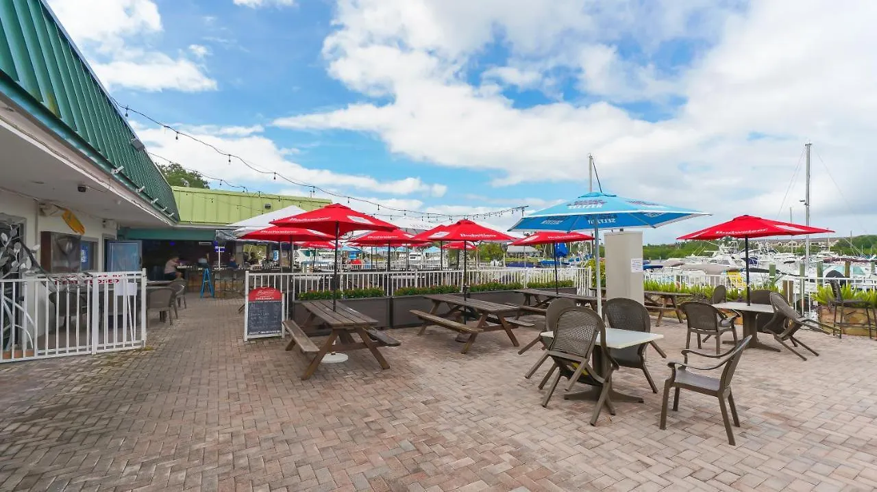 Aparthotel Cay Club #614 Bunk Bed, Heated Pool, Tiki Bar, More!