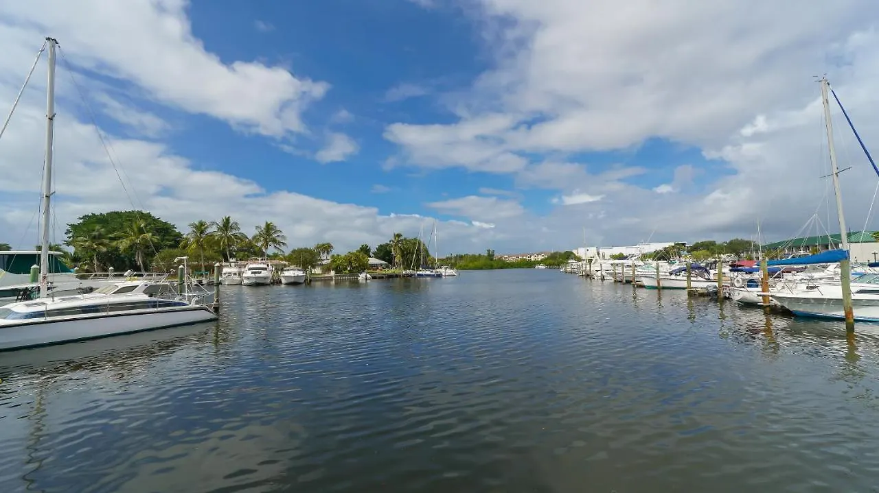 Cay Club #614 Bunk Bed, Heated Pool, Tiki Bar, More!