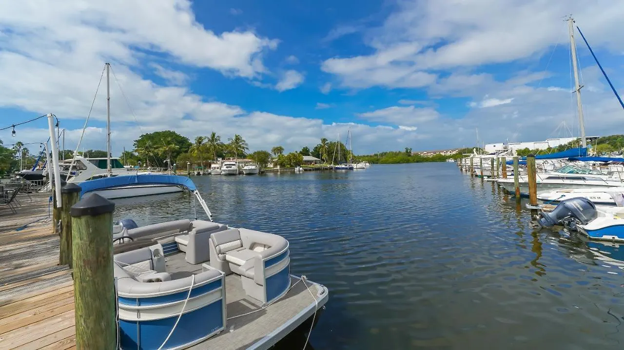 Aparthotel Cay Club #614 Bunk Bed, Heated Pool, Tiki Bar, More!