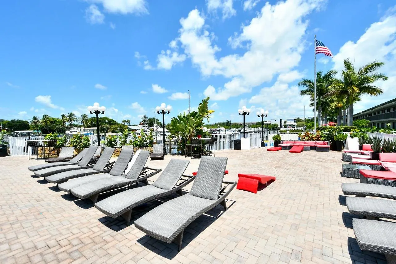 Cay Club #614 Bunk Bed, Heated Pool, Tiki Bar, More! * Sarasota