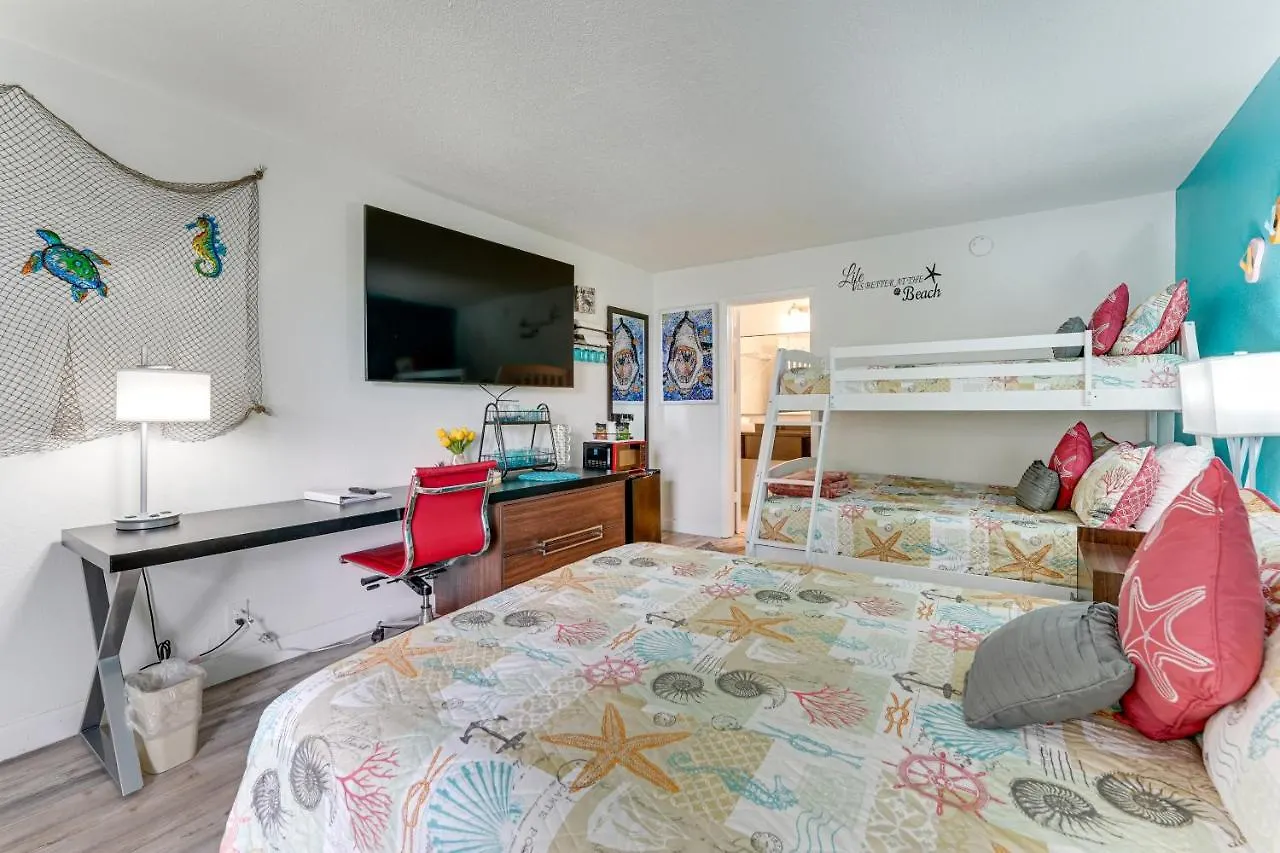 Aparthotel Cay Club #612 - Heated Pool, Bunk Beds, Huge Tv, Tiki Bar, More!