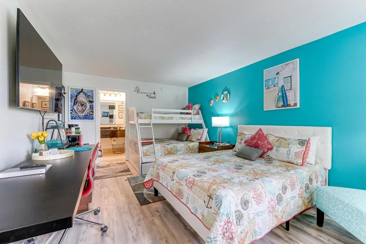 Aparthotel Cay Club #612 - Heated Pool, Bunk Beds, Huge Tv, Tiki Bar, More!
