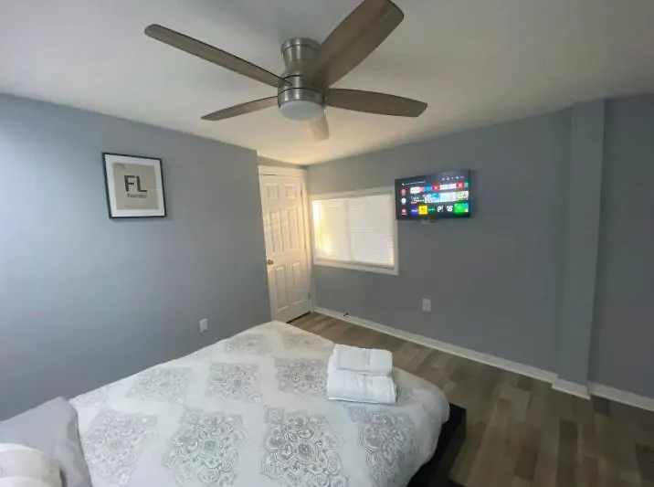 Modern, Spacious, Comfy, Queen Beds, Backyard *