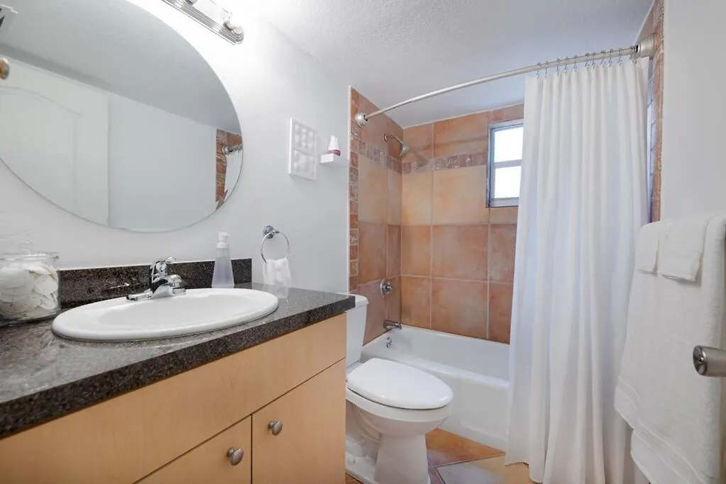* New * Serene Retreat / Private Patio & Pool * *